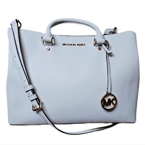 Michael Kors Savannah Saffiano Leather Crossbody Purse Bag Size: 13" x 9" x 5"